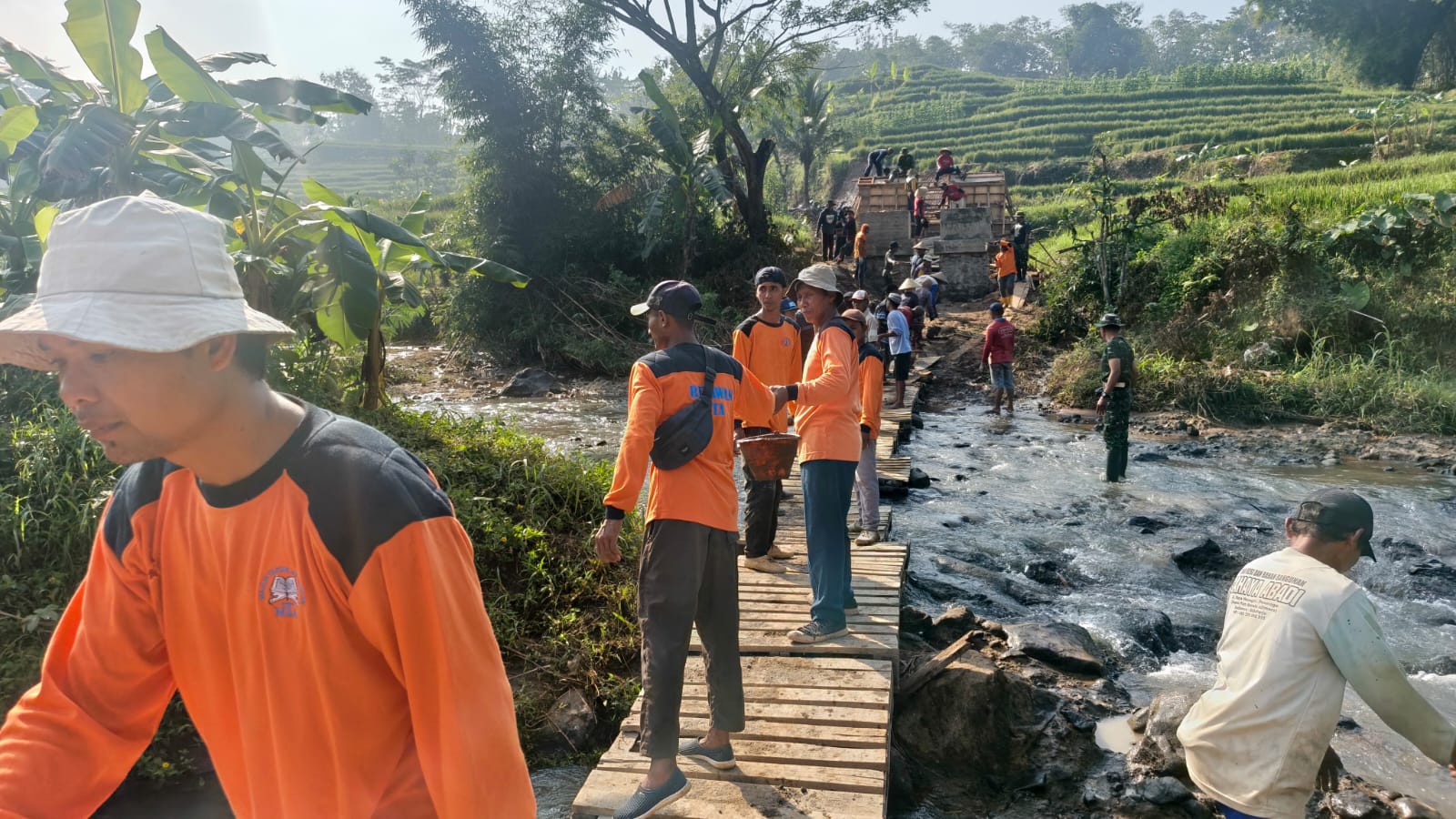 Jembatan Garuda Dikebut Pembangunannya, Sinergi TNI dan Relawan Satukan Tiga Desa di Girimarto